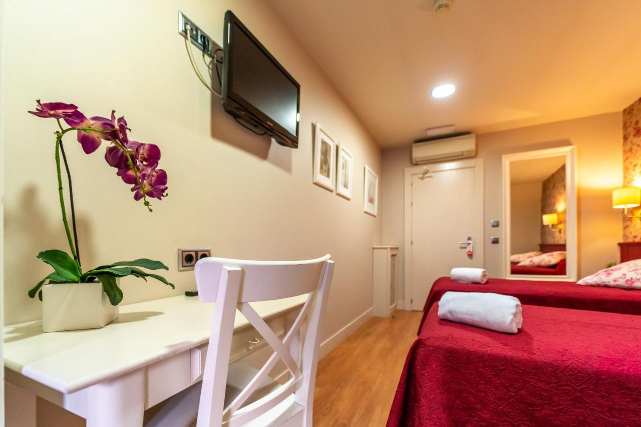 Hostal Matheu Madrid Exterior foto
