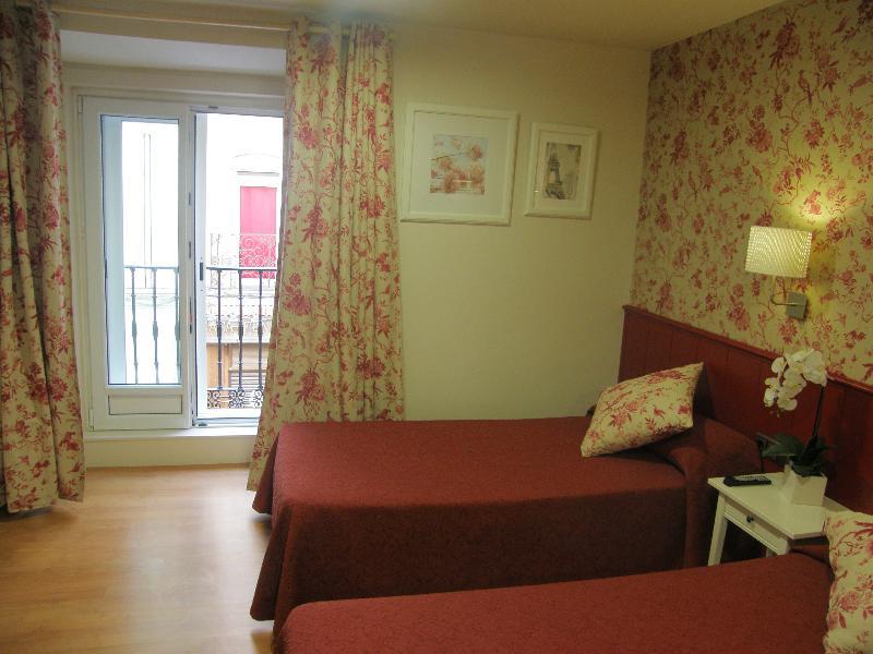 Hostal Matheu Madrid Exterior foto